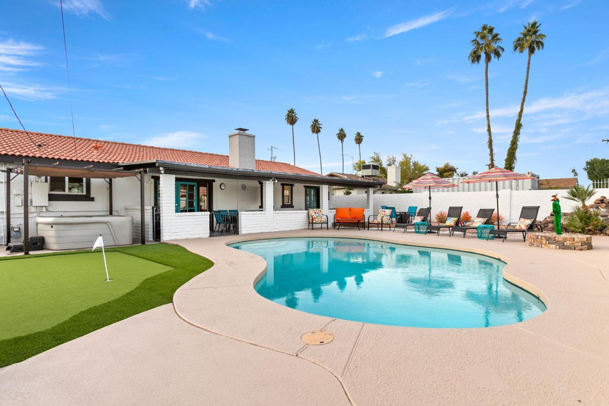 Casa de férias Old Town Oasis Wheated Pool, Hot Tub, & Fire Pit *