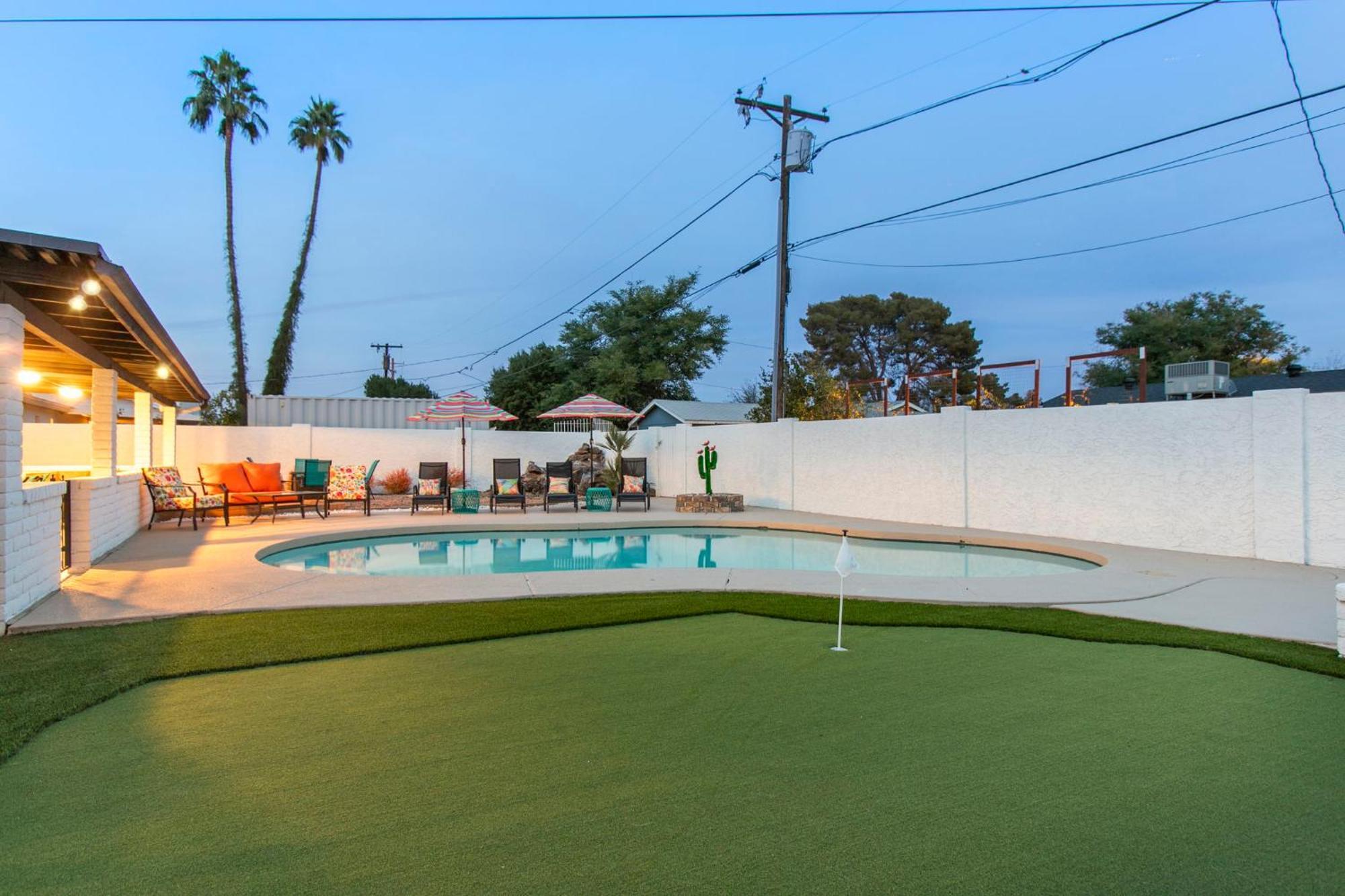 Casa de férias Old Town Oasis Wheated Pool, Hot Tub, & Fire Pit