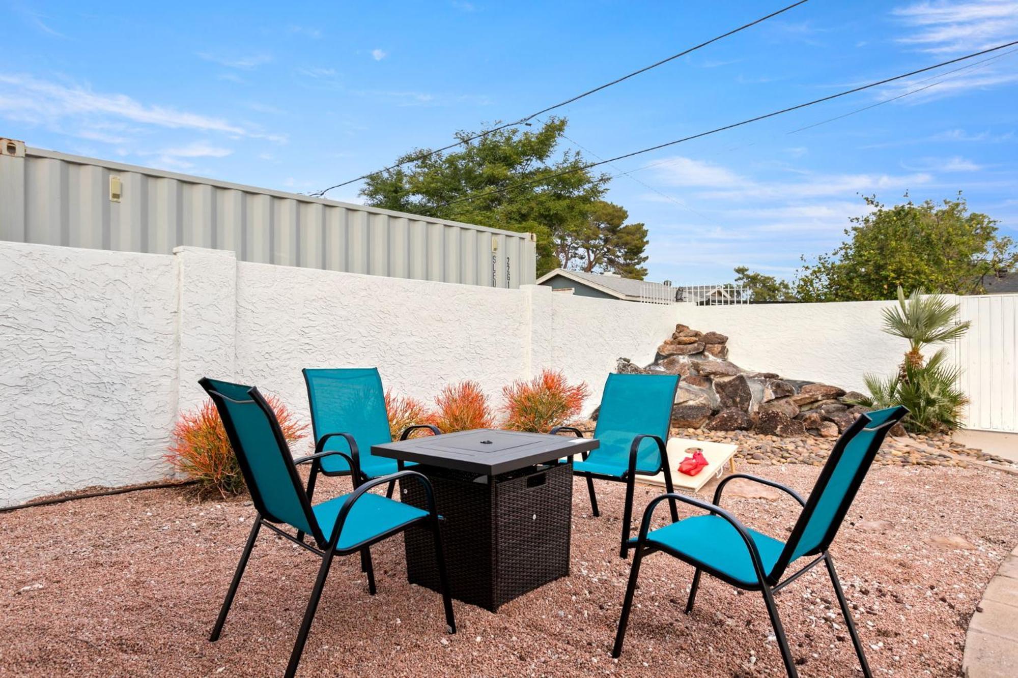 Casa de férias Old Town Oasis Wheated Pool, Hot Tub, & Fire Pit *